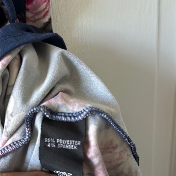 IZ BYER Floral Short Flutter Sleeve Knit Wrap Dress Navy Blue Pink Size Medium - Picture 4 of 8